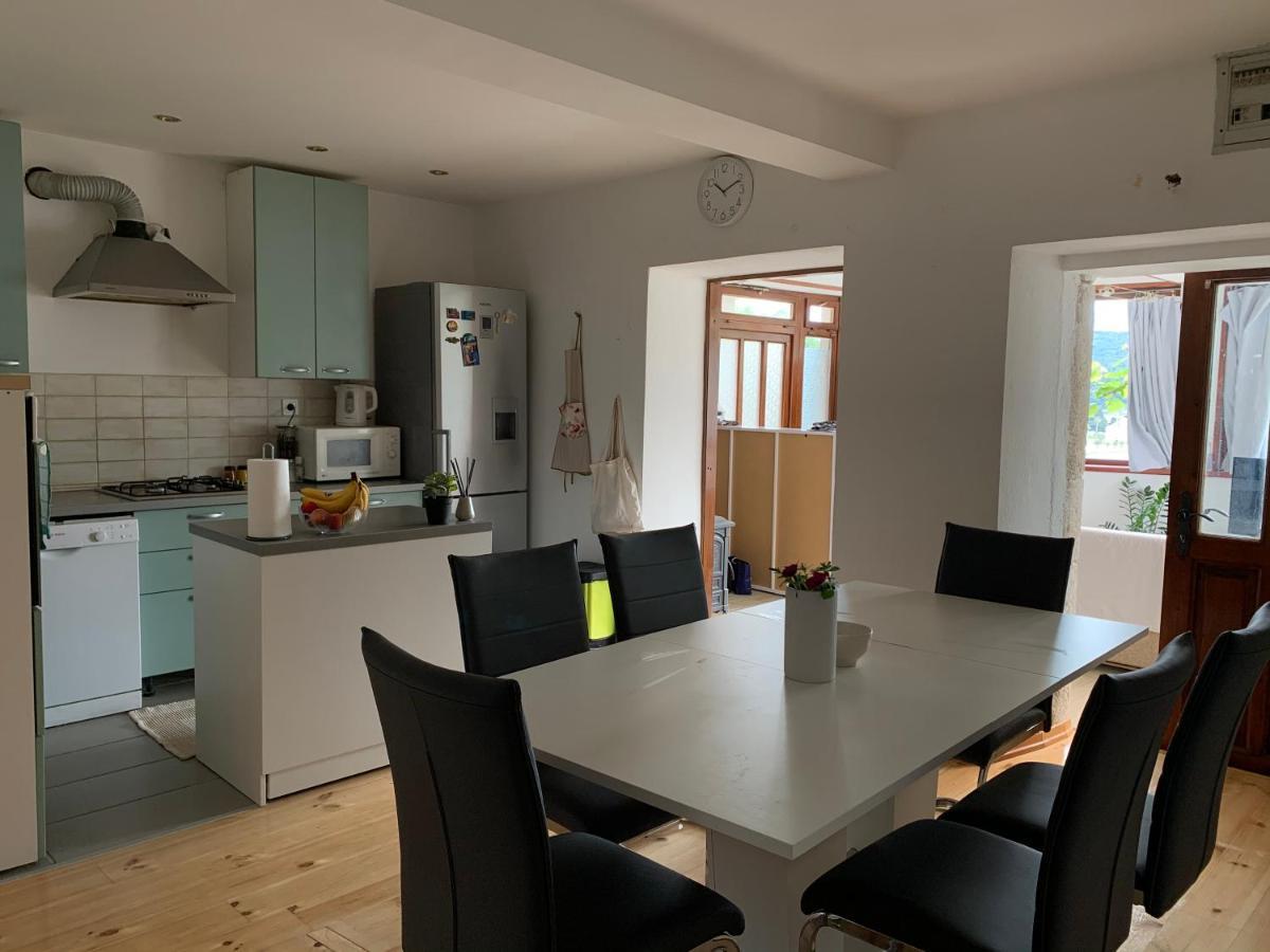 Stonehouse Vis Apartment Exterior photo